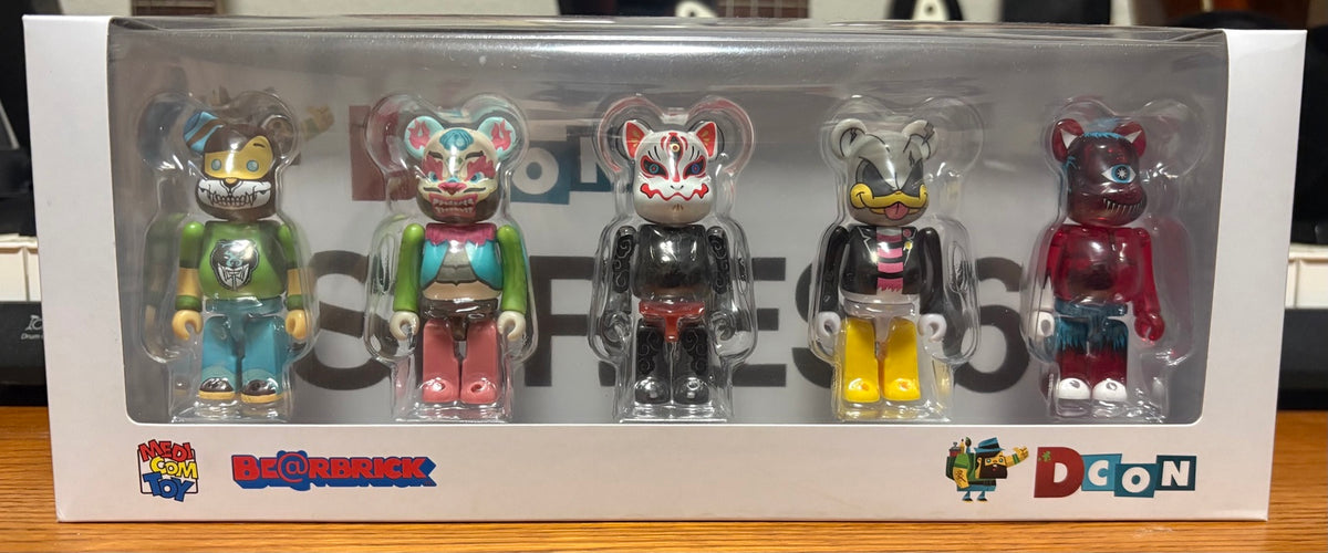 Actual item for sale: DesignerCon Artist Series Six 100% BE@RBRICK five-piece set in display-window box, front view